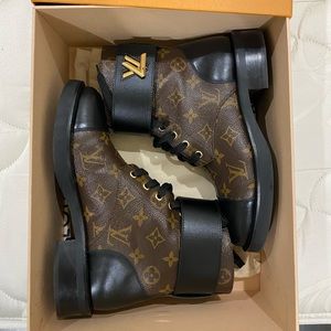 Louis Vuitton Boots Wonderland Flat Ranger